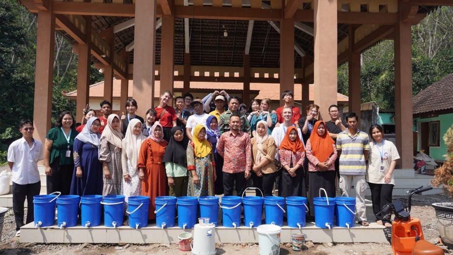 Villagers and iCOP students at a water filter workshop in Petung